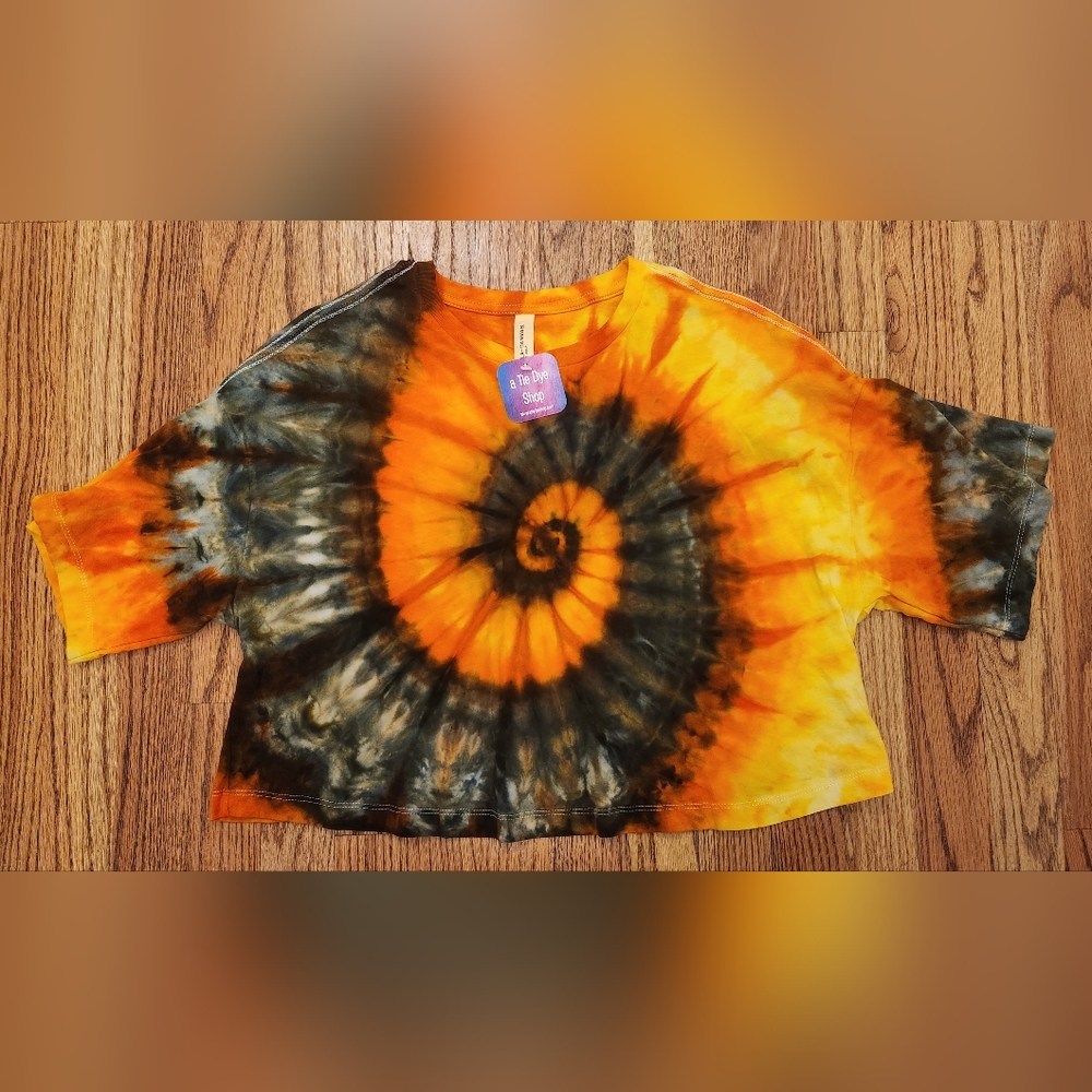 Customized Crop-Top From a Tie Dye Shop, New with tags - Picture 2 of 7